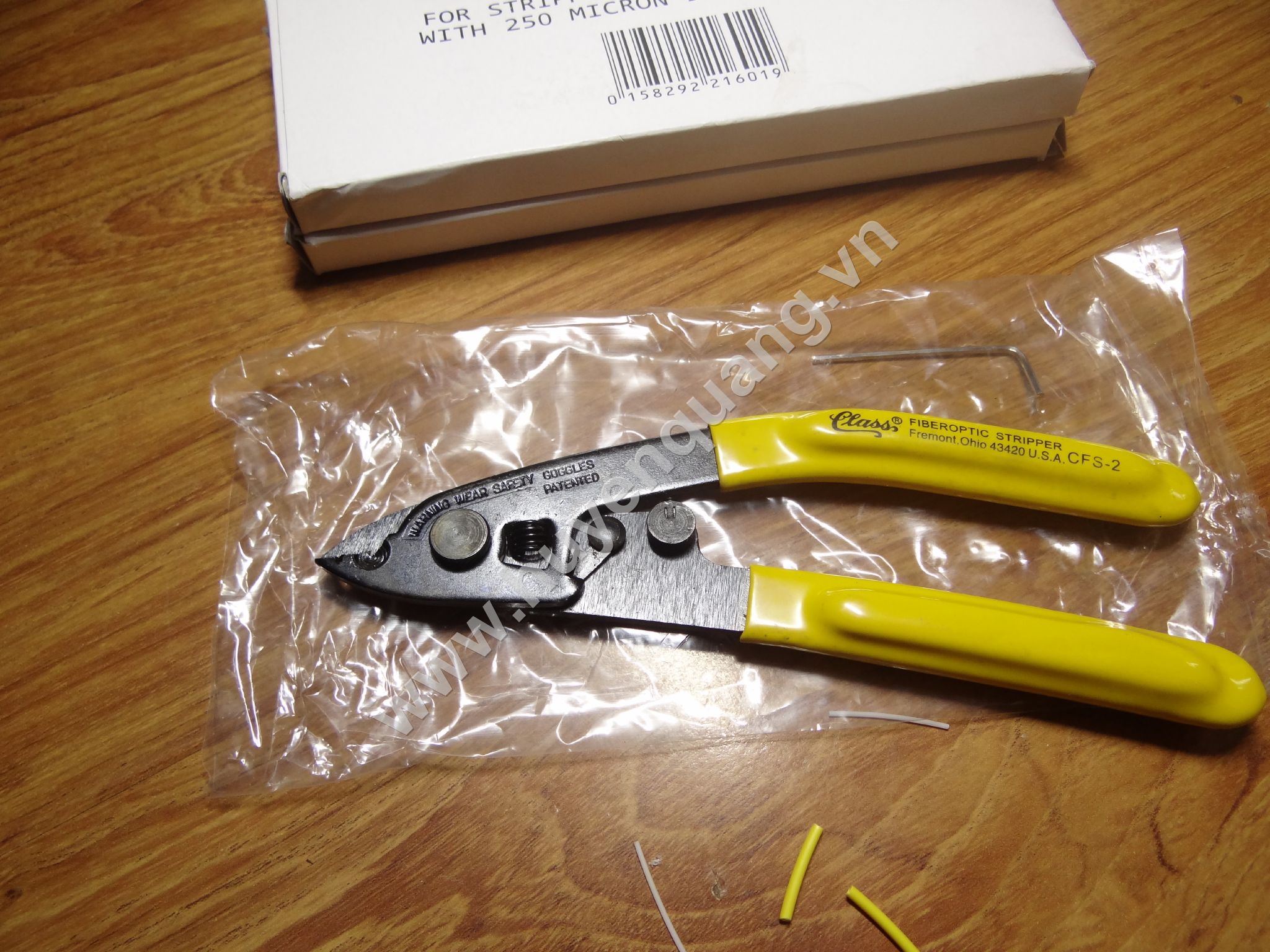 Kìm tuốt sợi quang 2 lỗ CFS-2