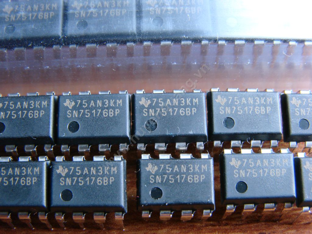 IC giao tiếp RS-422/RS-485 SN75176BP